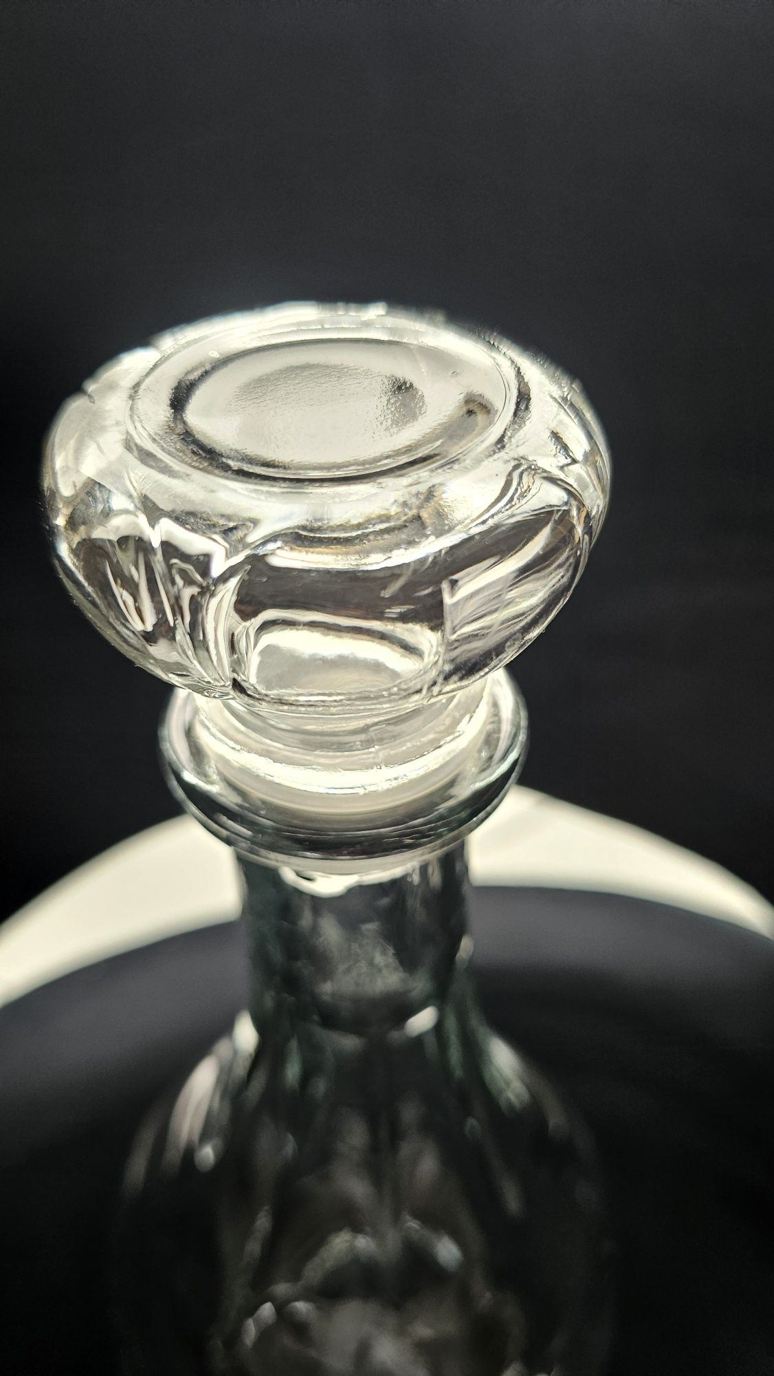 Karafka szklana z korkiem na wino nalewkę z