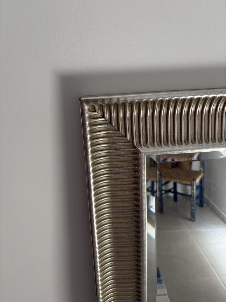 Espelho Ikea com moldura prateada