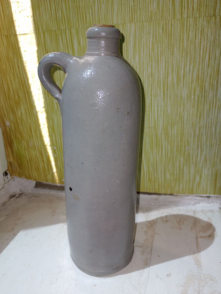 Бутилках глиняна .