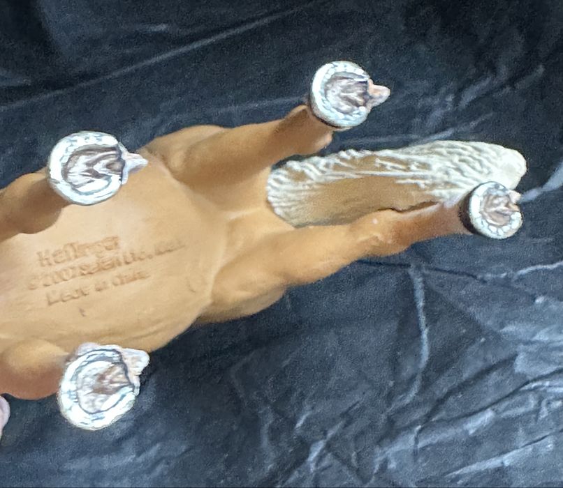 Коллекционная игрушка лошадь