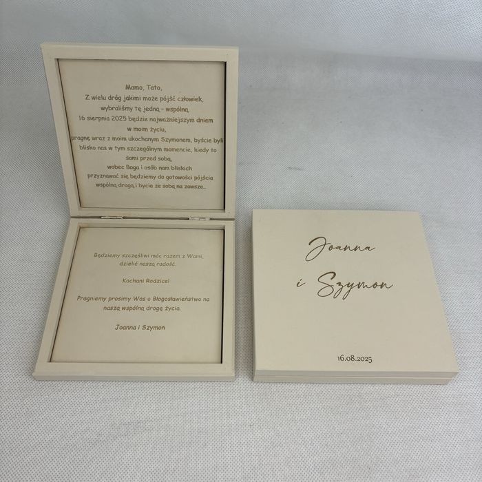 Dwa pudełka zaproszenia dla rodziców kolor beżowy