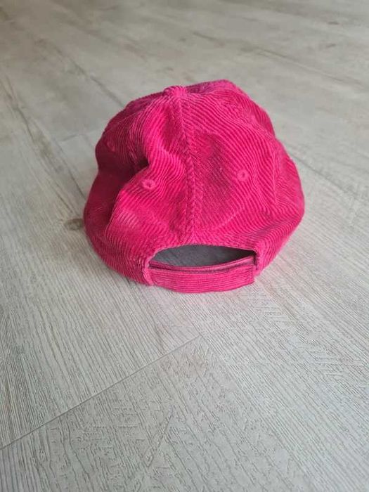 Boné cor de rosa da Benetton