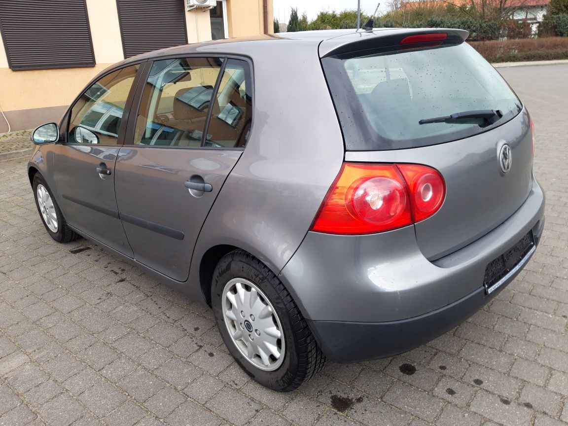 Volkswagen Golf V 2006 1.6 MPI 5 drzwi prosto z Niemiec !