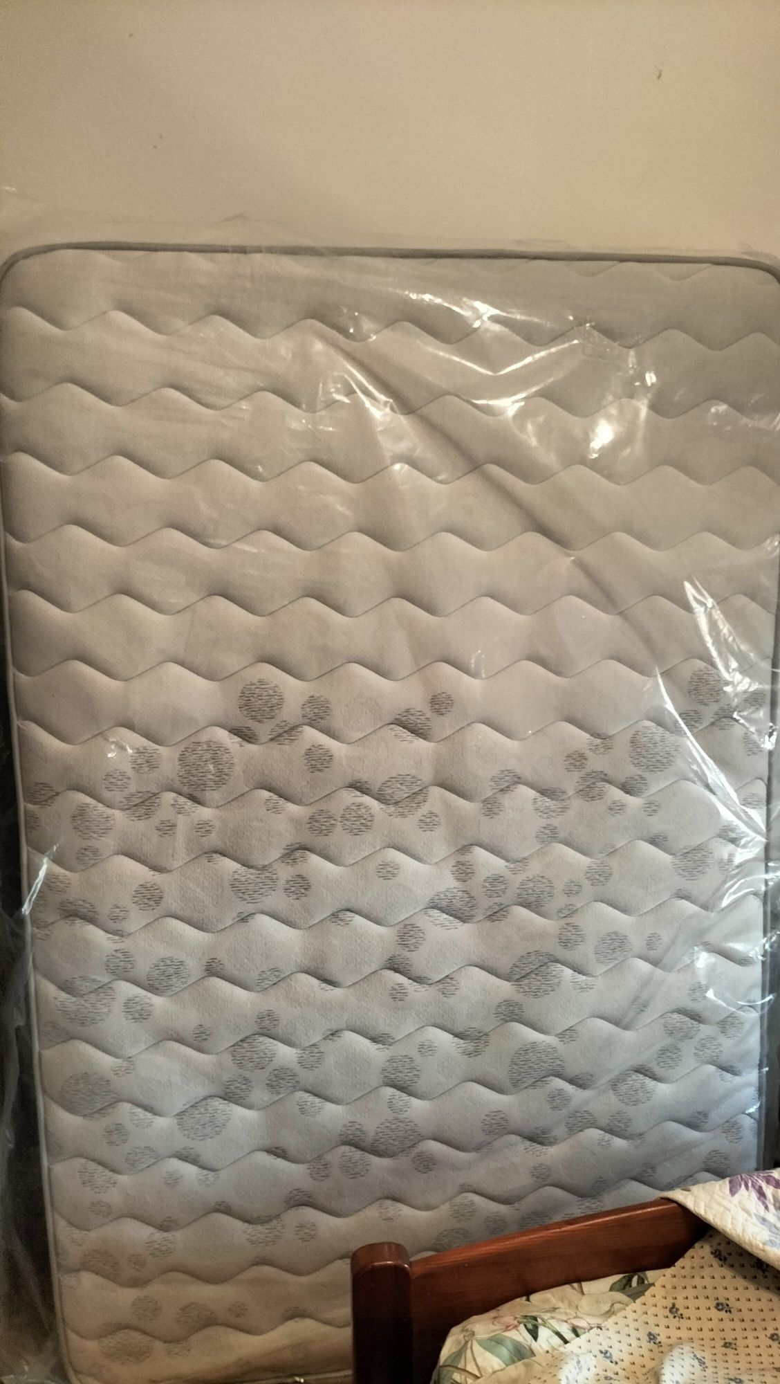Cama e colchão segunda mão