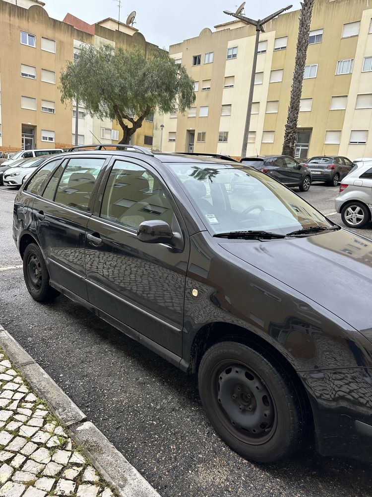 carro skoda fabria