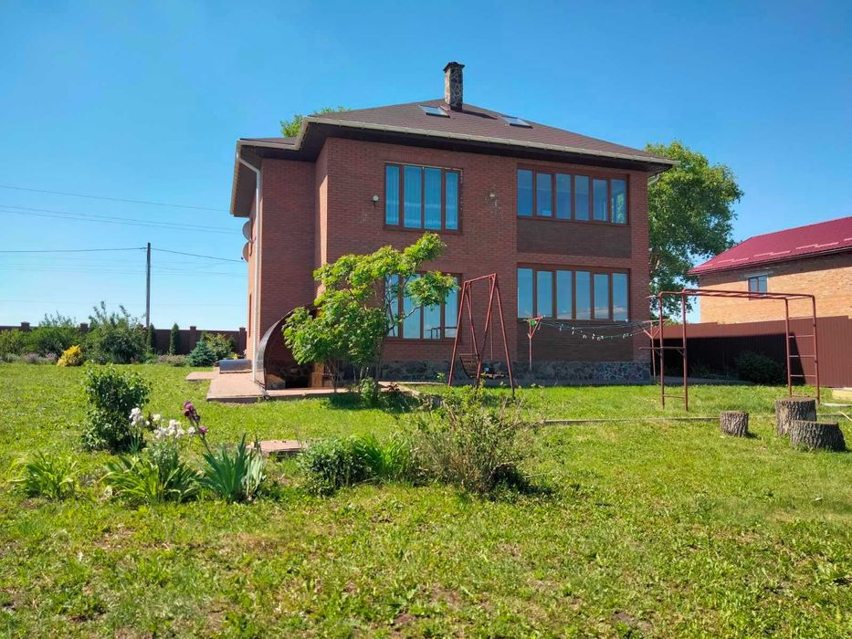 Продаж будинку у Грузевиці.