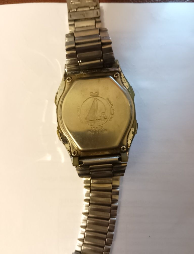 Продам часы разные.