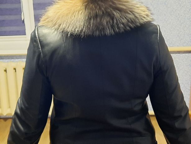Жіноча шкіряна куртка