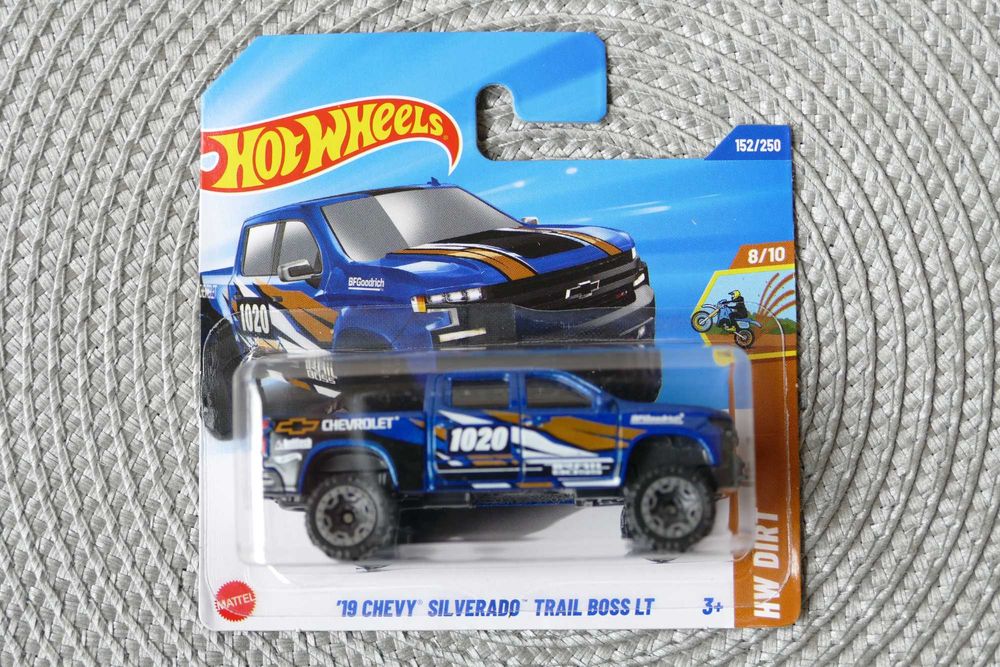 Hot Wheels autko "Resorak" '19 CHEVY SILVERADO TRAIL BOSS LT 2024r.
