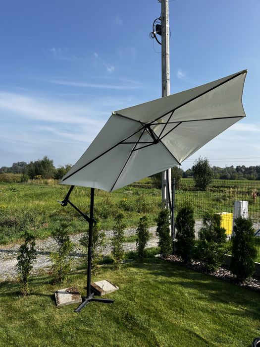 Duzy parasol ogrodowy z regulacją