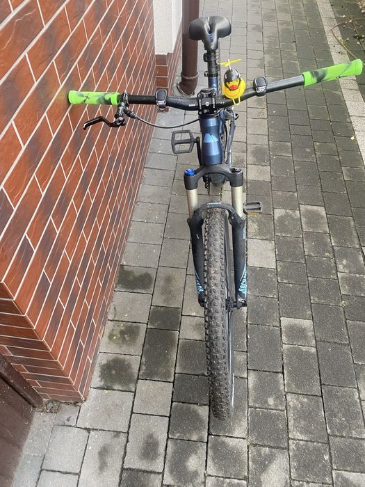 Canyon nerve 6 al 2016 rama m , na zdjęciu stara opona