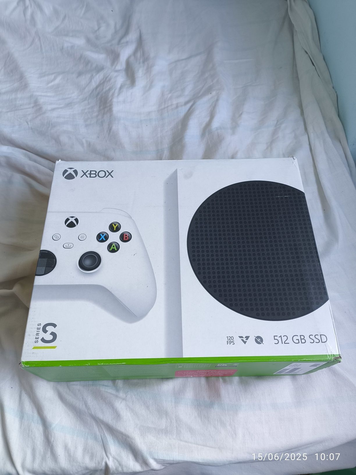 Xbox Series S com 2 comandos