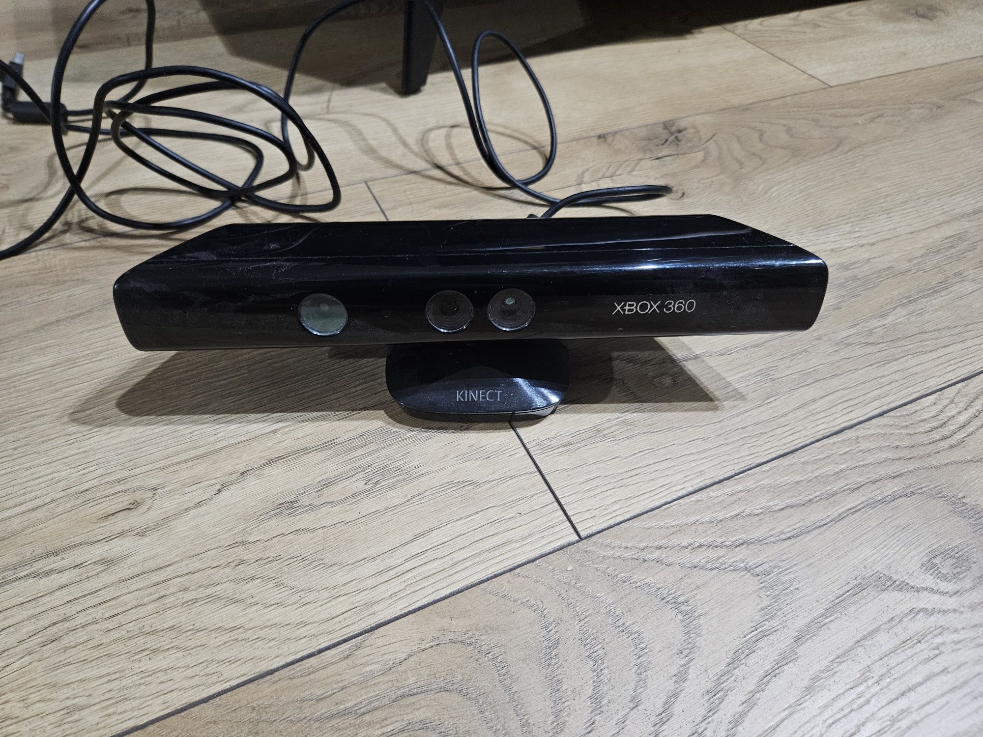 Sprzedam XBOX 360 + kinect
