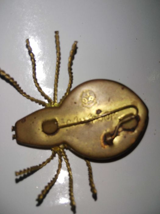 Брошь Паук из янтаря