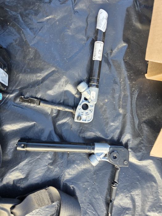 Ремені , паски безпеки дотяжки tesla model 3  2018