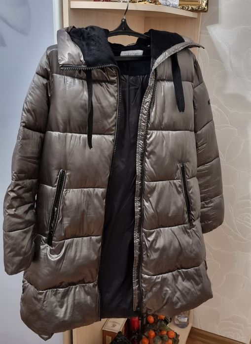 Продам пуховик Calvin Klein оригинал.
