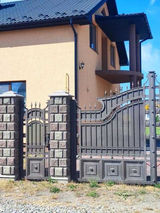 Продаж Будинок 182 кв.м, 11 соток землі, передмістя, з гаражем. ІВ-ФР