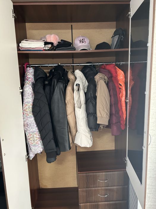 Продам шкаф прихожая с зеркалом