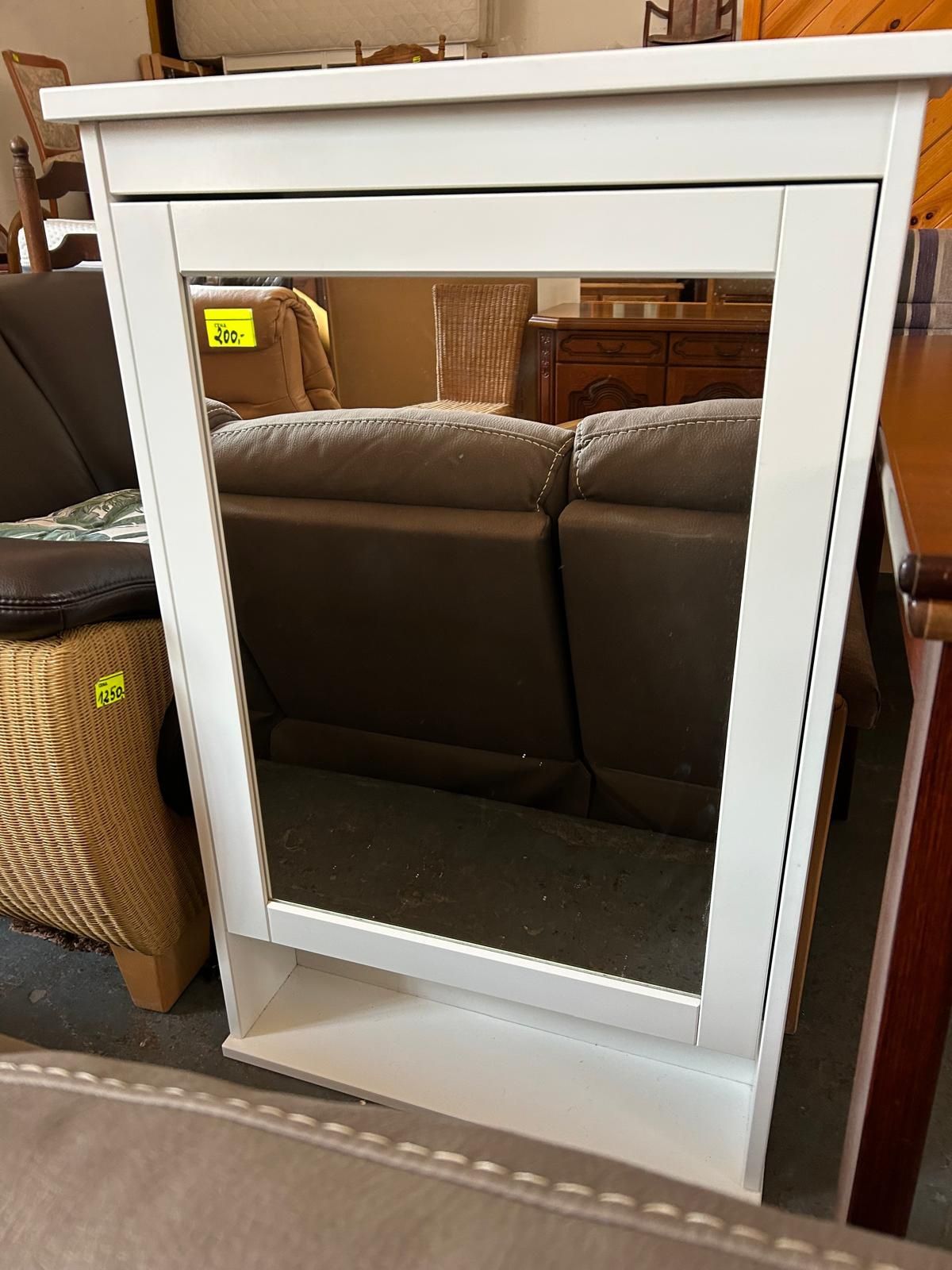 Szafka z lustrem Ikea Hemnes