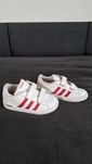 Buty Adidas dla dziecka, numer 25,5