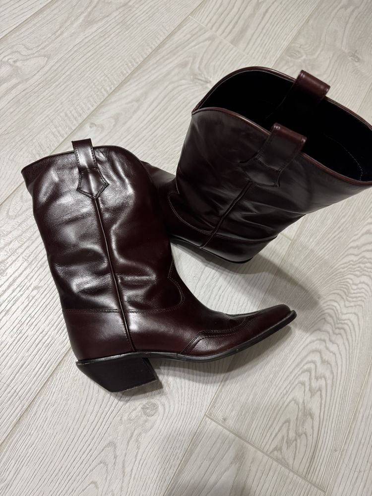 Казаки zara.39 розмір.Минула колекція.Шкіра.