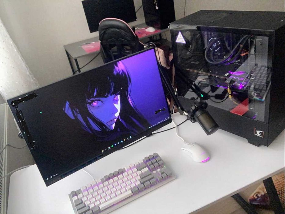 Комп'ютер, периферія, монітор та стіл