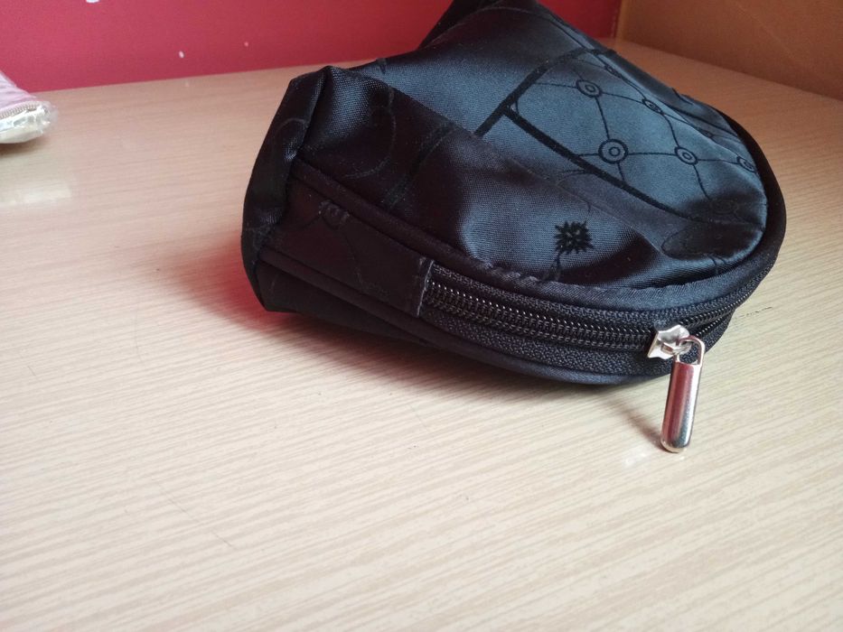 Kosmetyczka  Czarna Elegancka Nowa !!!