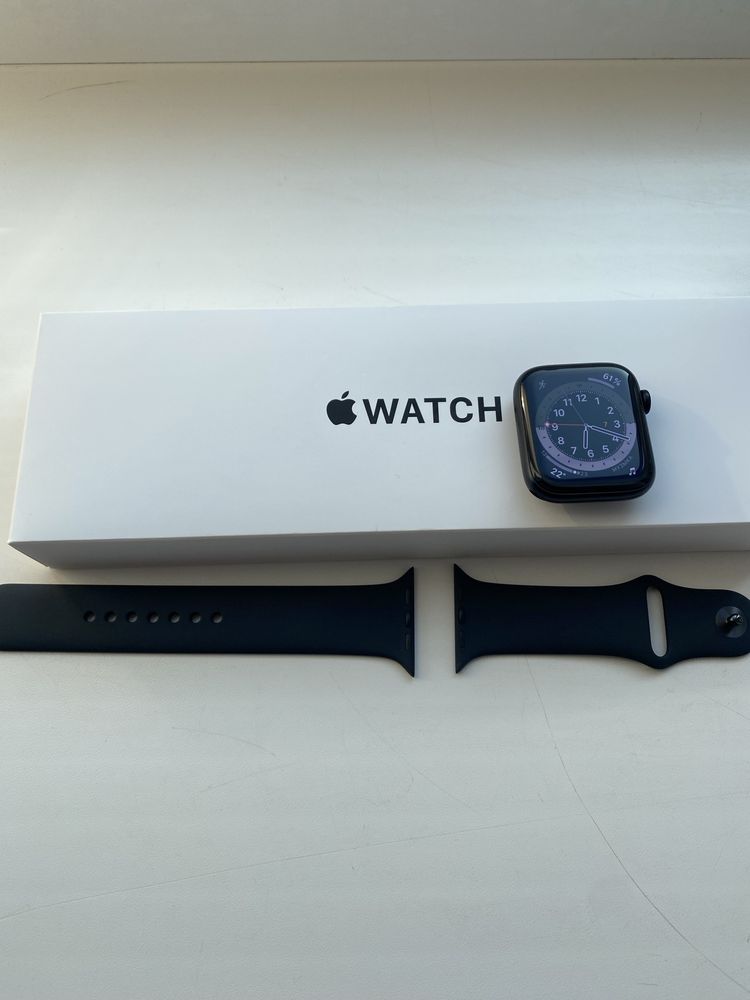 Apple Watch SE 2 покоління 44 mm міліметри