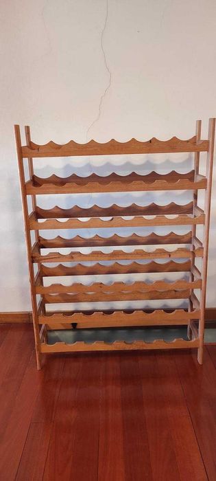 Garrafeira em pinho para 56 garrafas!