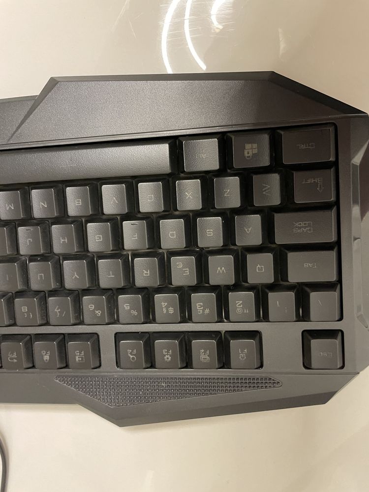 Teclado Trust. .
