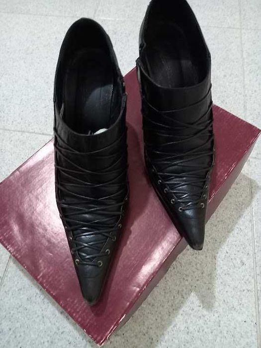 Botins pretos salto