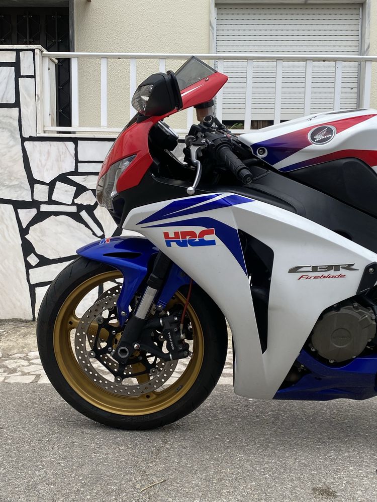 Honda cbr 1000RR (ler descricao)