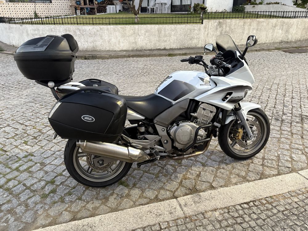 HONDA CBF 1000 ( 3 malas de viagem ) Ano de 2009
