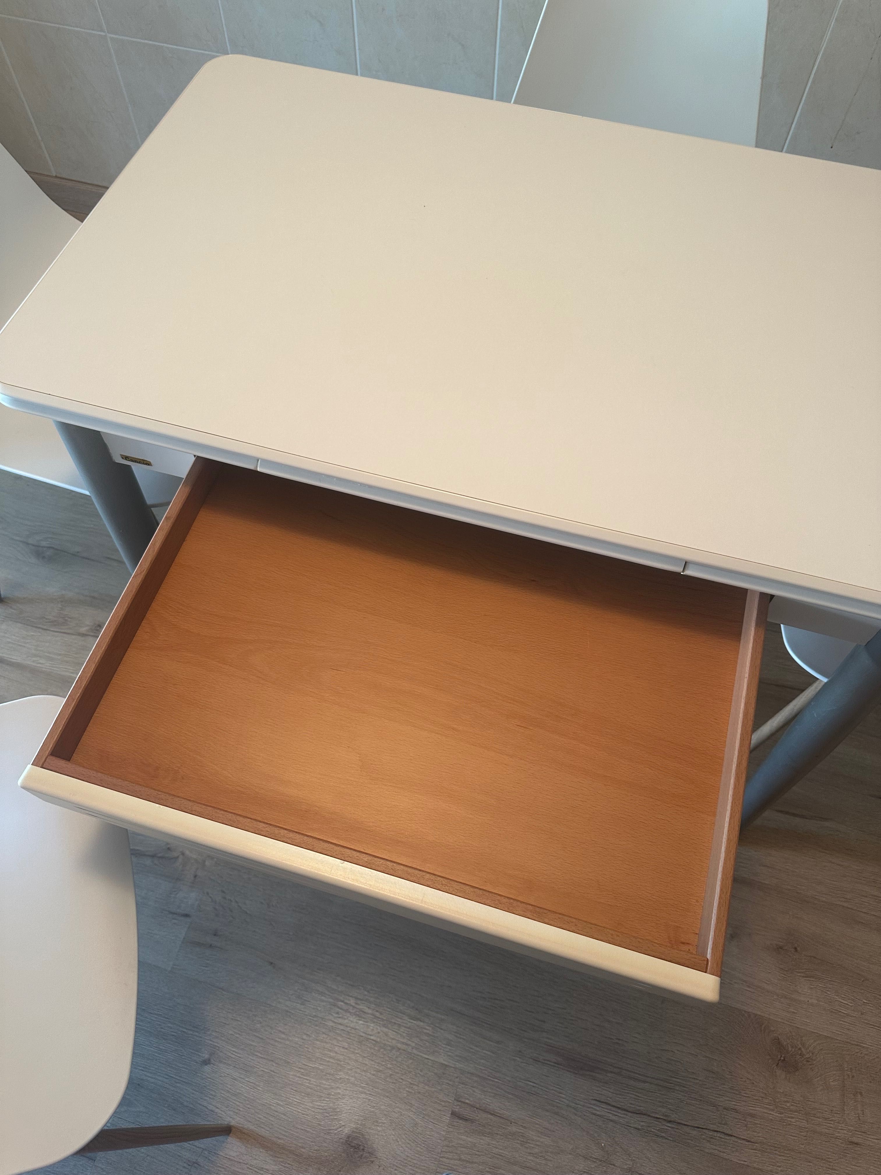 Mesa branca extensível + 4 Cadeiras
