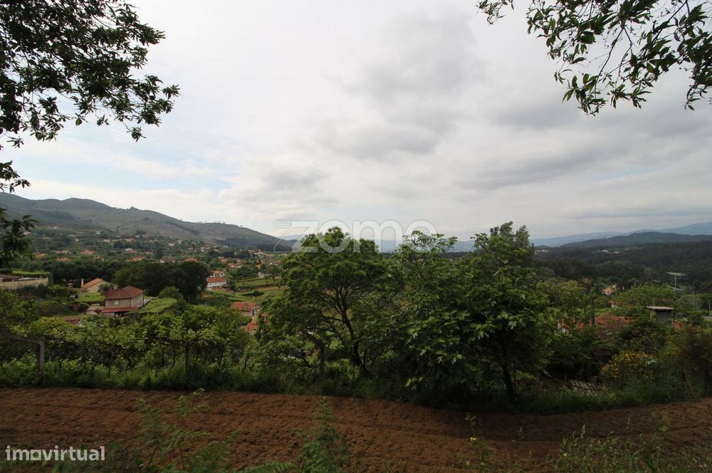 Moradia em Ruinas para recuperar em Rebordões (Souto)-Ponte de Lima