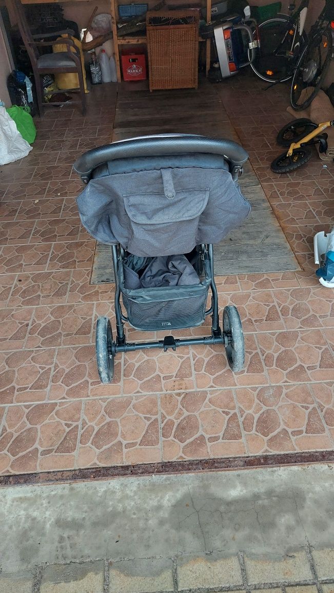 Wózek spacerowy 22kg.