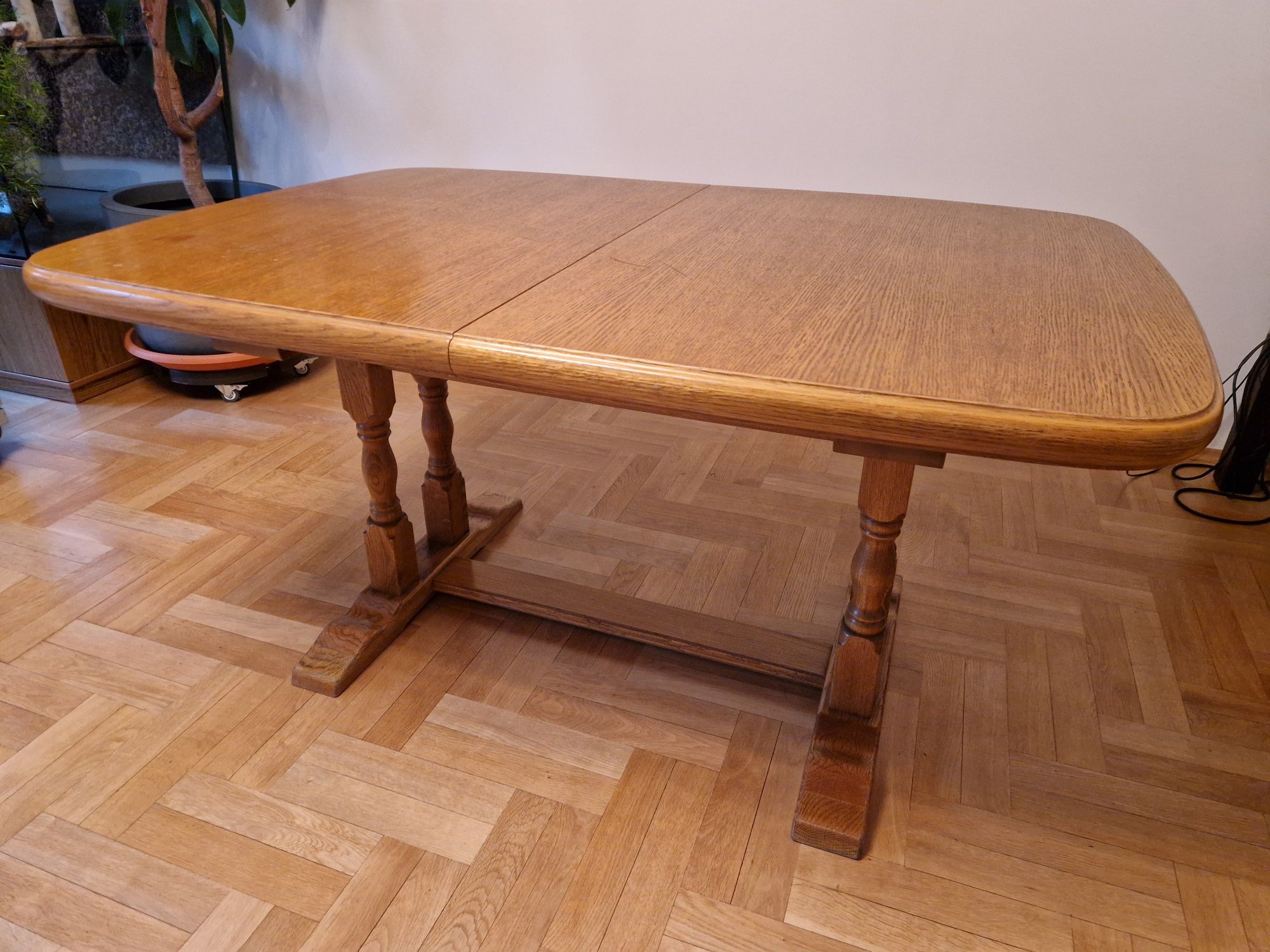 Dębowy stół, duży, 1,5-3 m