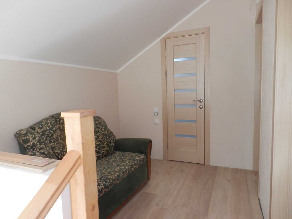 Продам сучасний будинок біля Києва в 10хв від метро Бориспільська. Газ