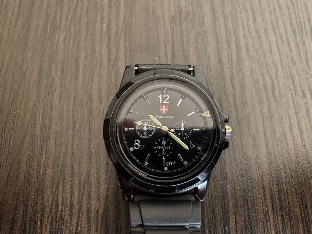 Продам часы Swiss Army