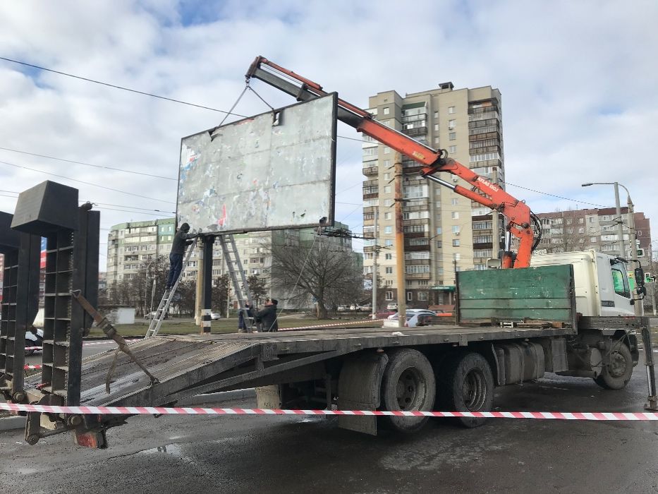 Грузовой эвакуатор, кран манипулятор