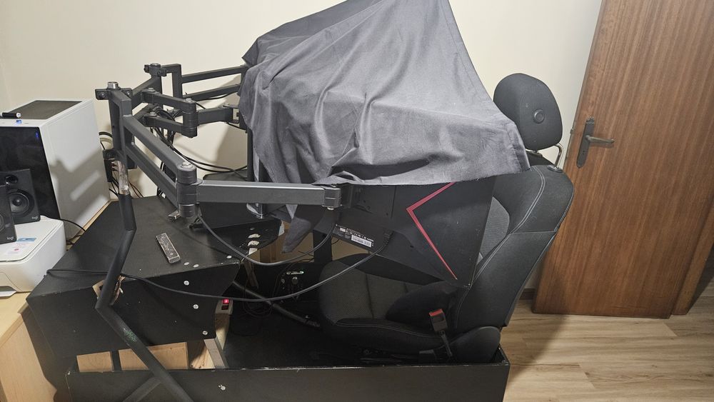 Simracing fanatec,heusinkveld, triple monitors, travao de mao