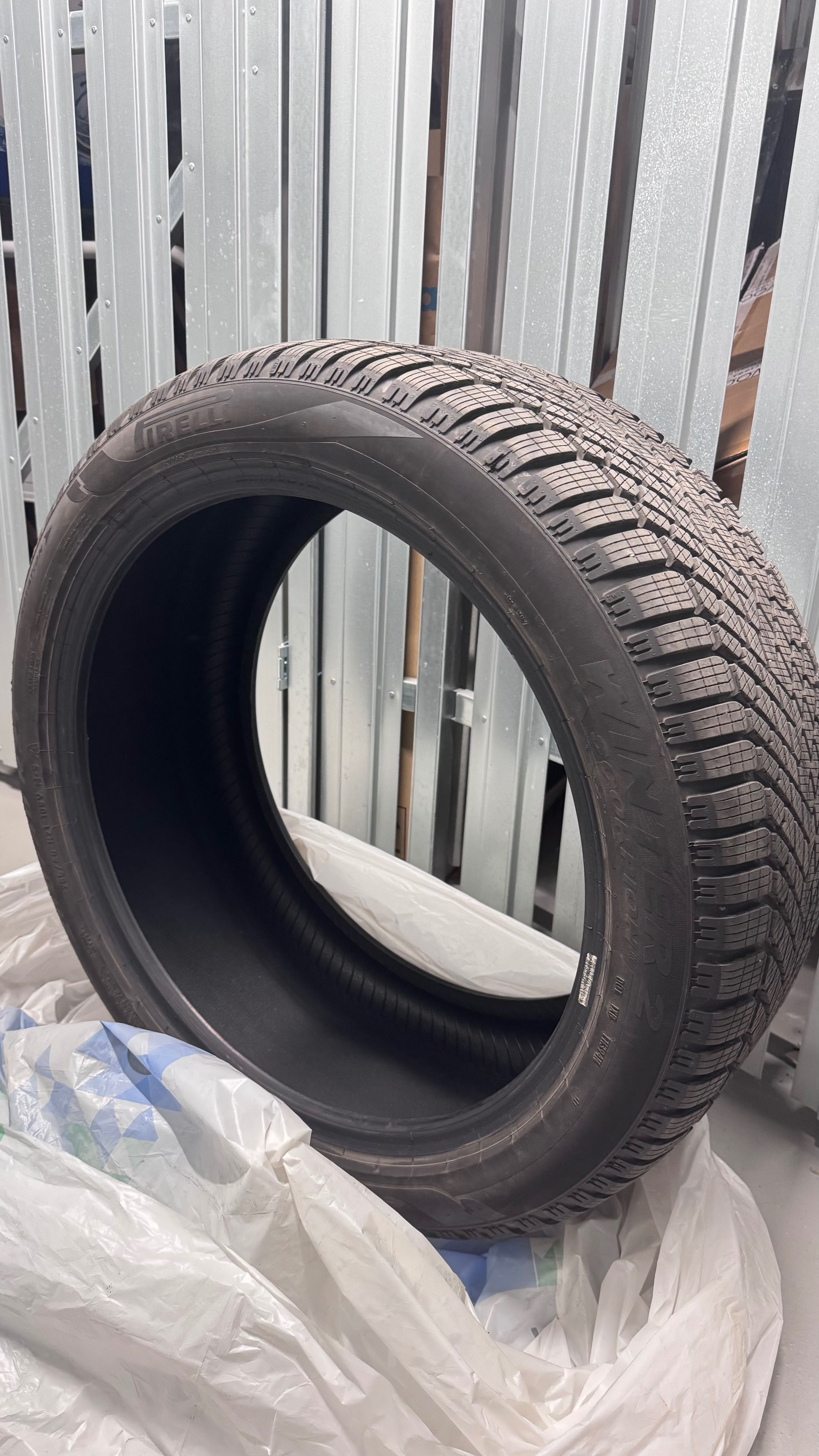 Opony Pirelli Winter 2 Scorpion 285/40/R21