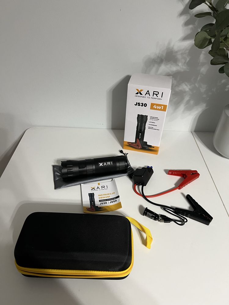 Xari JS30 4 w 1 urządzenie rozruchowe, starter, latarka, powerbank, mł