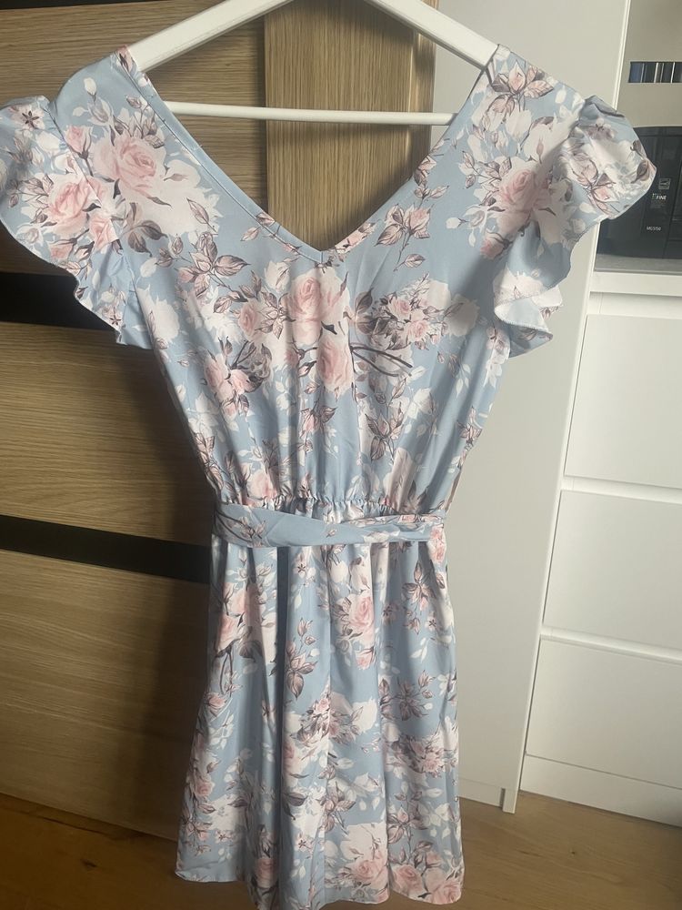 Sukienka w kwiaty