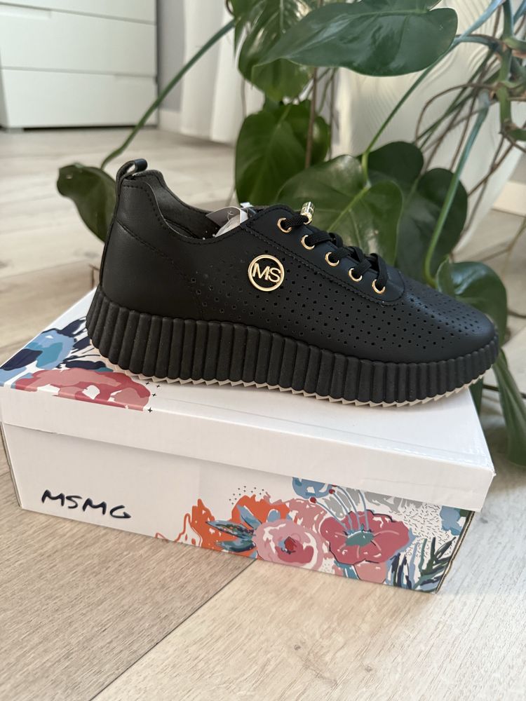 czarne damskie lekkie sneakersy adidasy ze złotymi wstawkami