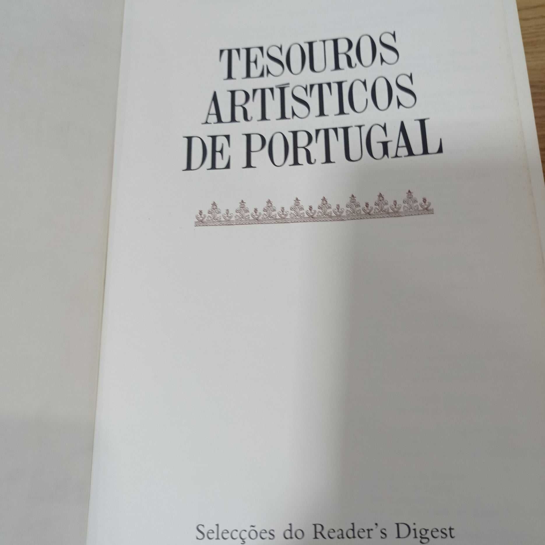 vendo livro Tesouros artísticos de portugal
