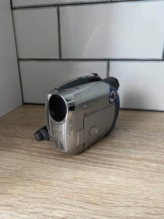 Відеокамера DC 210