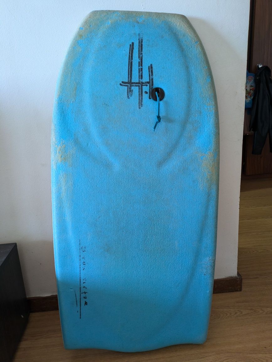 Prancha bodyboard 42" Bat tail + Mochila + leash