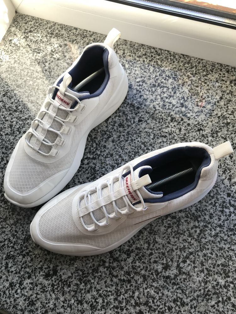 кросівки skechers , розмір 42.5