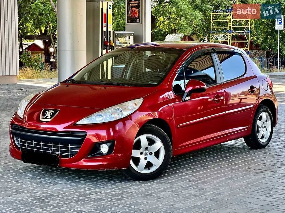 Продаю Peugeot 207 2010